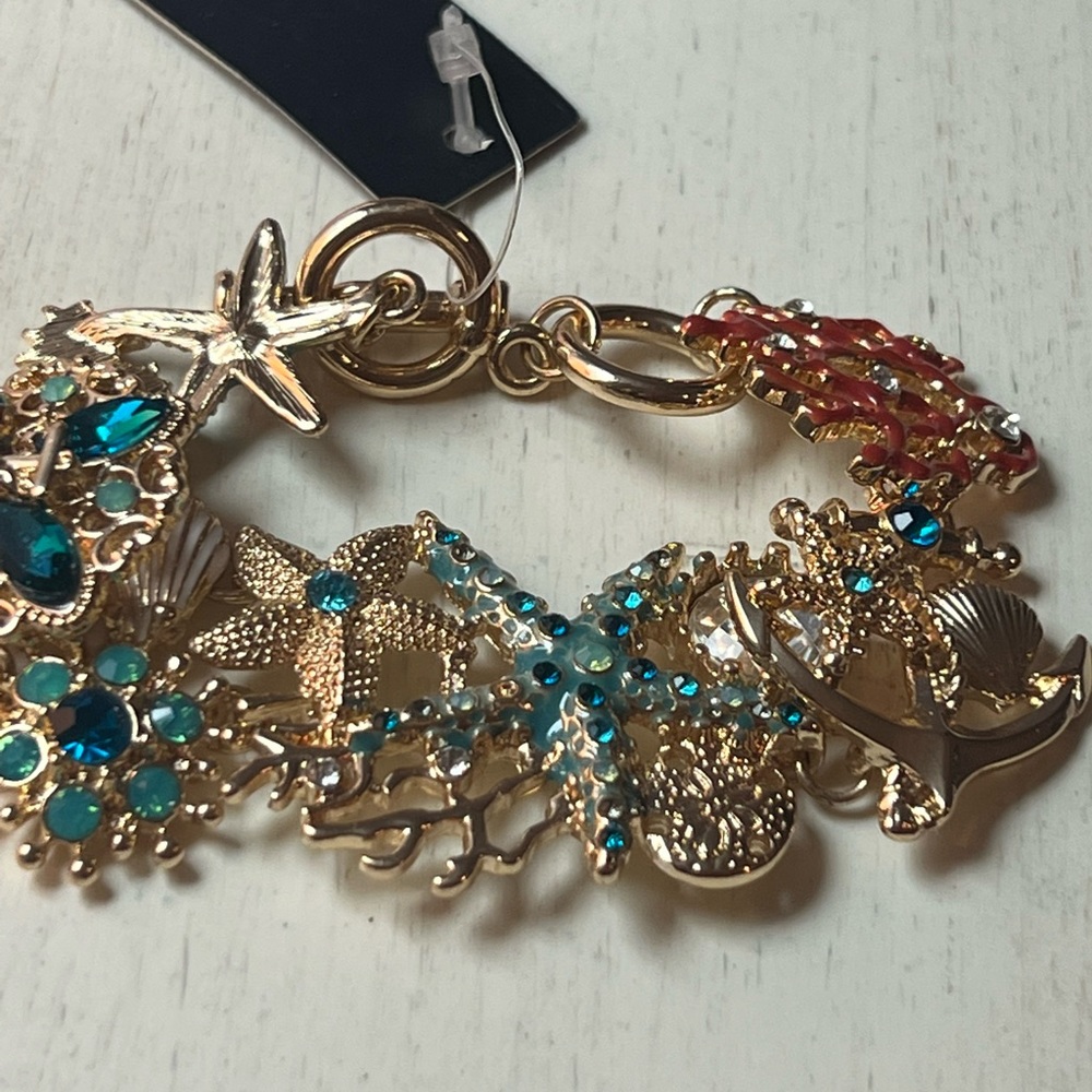 Beautiful bracelet. One size fits most.